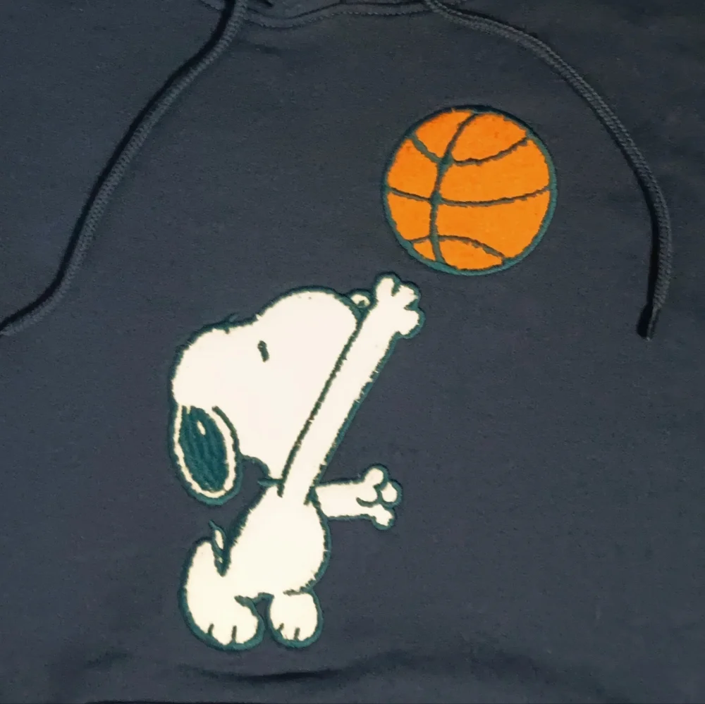 Snoopy Basketball Peanuts Hoodie NEW nwot shirt Charlie Brown woodstock cartoon - Picture 2 of 7